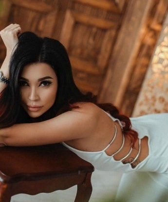 Живу в Москве, где каждая встреча со мной превращается в незабываемое приключение. Ласки, поцелуи, массаж - у меня ты найдешь настоящий рай удовольствий. У меня есть отличные отзывы от моих довольных клиентов, которые говорят о моей искусности и страстности. Фото в моем объявлении 100% реальные, без фотошопа. Тебя ждет эмоциональный полет, о котором ты даже не мечтал. Я знаю, как удовлетворить тебя до кончиков пальцев. Звони мне и дай мне шанс показать тебе настоящее наслаждение. 💋 12177, 25 лет